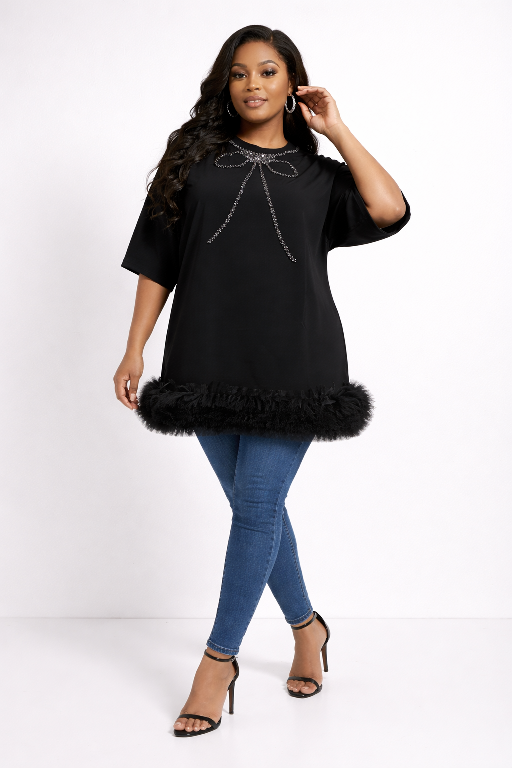T-shirt Chic Noir à Détails Strass et Volants en Tulle