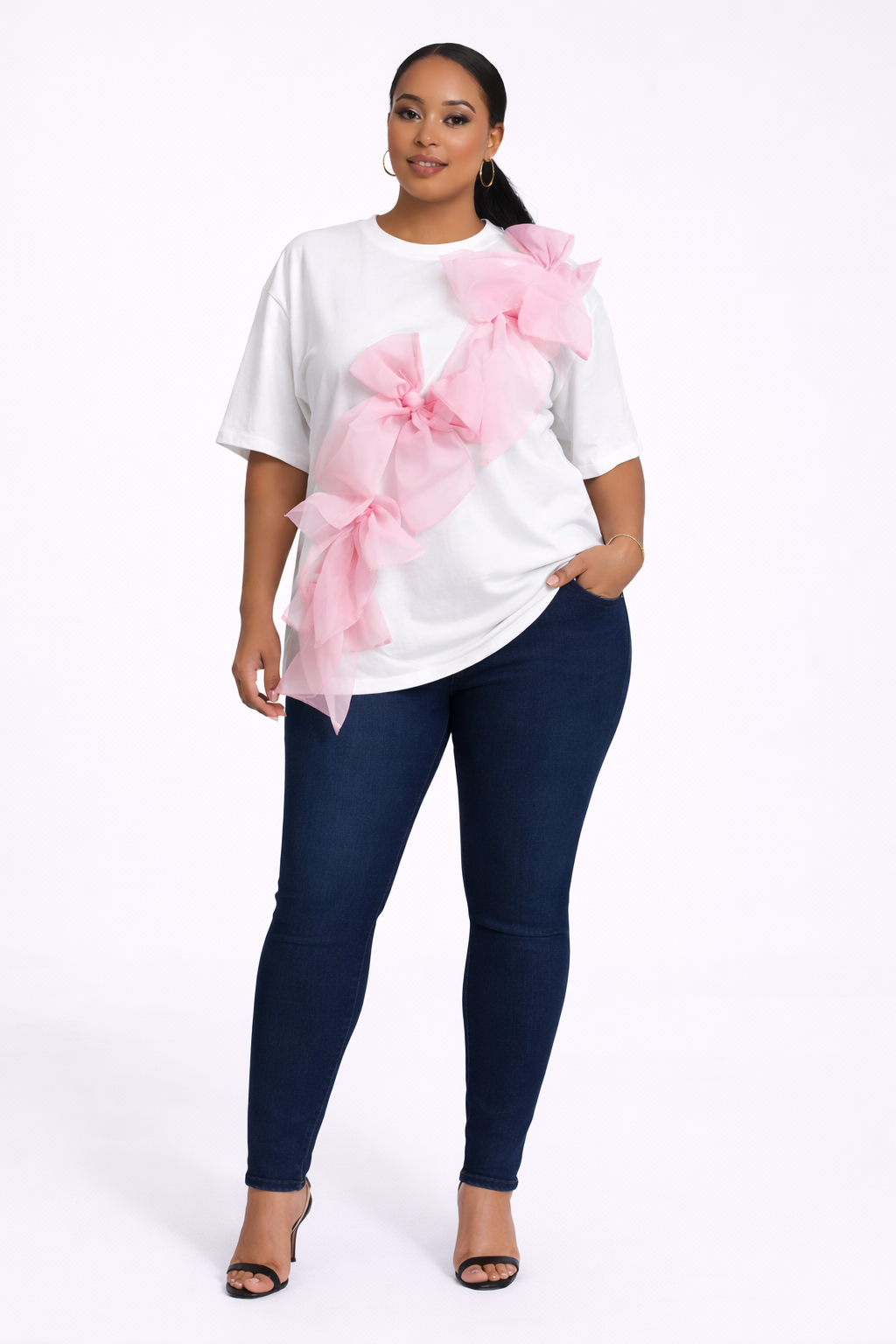 T-shirt Blanc Élégance  à manche courte  – Nœuds Roses en Organza
