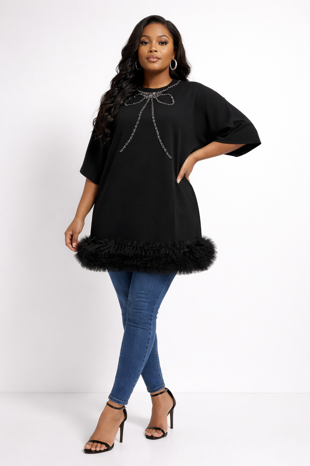 T-shirt Chic Noir à Détails Strass et Volants en Tulle